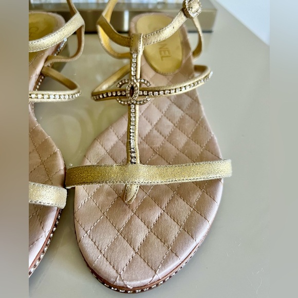 Authentic CHANEL  Low Heel Leather  Sandals, Gold  size 40.5 Rhinestones - Picture 13 of 14